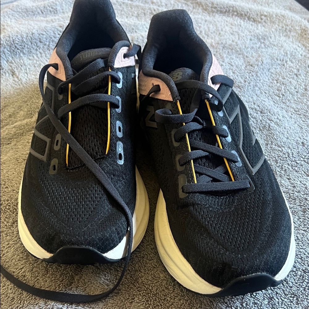 New Balance Women's Black and Pink Athletic Shoes